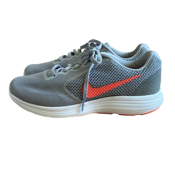 EUC Women’s Nike Revolution 3W Grey & Coral Running Sneakers Size 9.5 - Picture 2 of 7